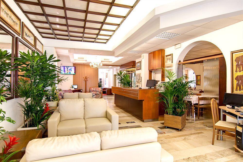Hotel New 3*